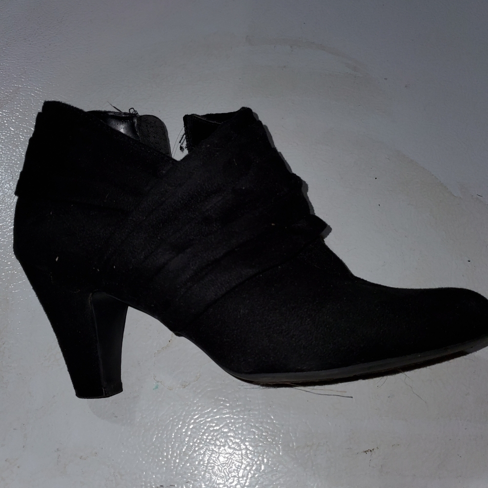 Womens bootie with heel